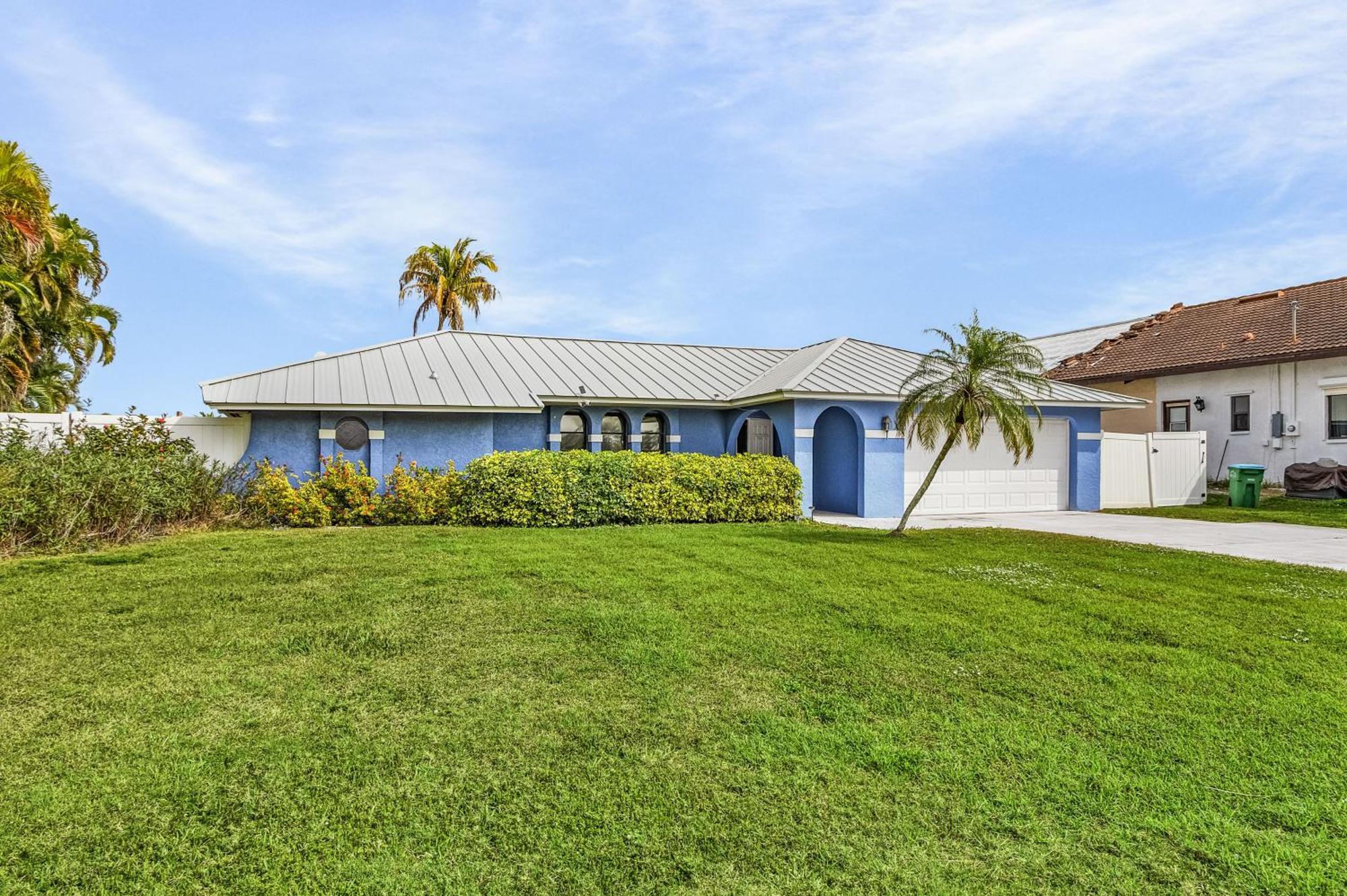 Canal-Front Oasis With Dock And Kayaks In Cape Coral! Εξωτερικό φωτογραφία